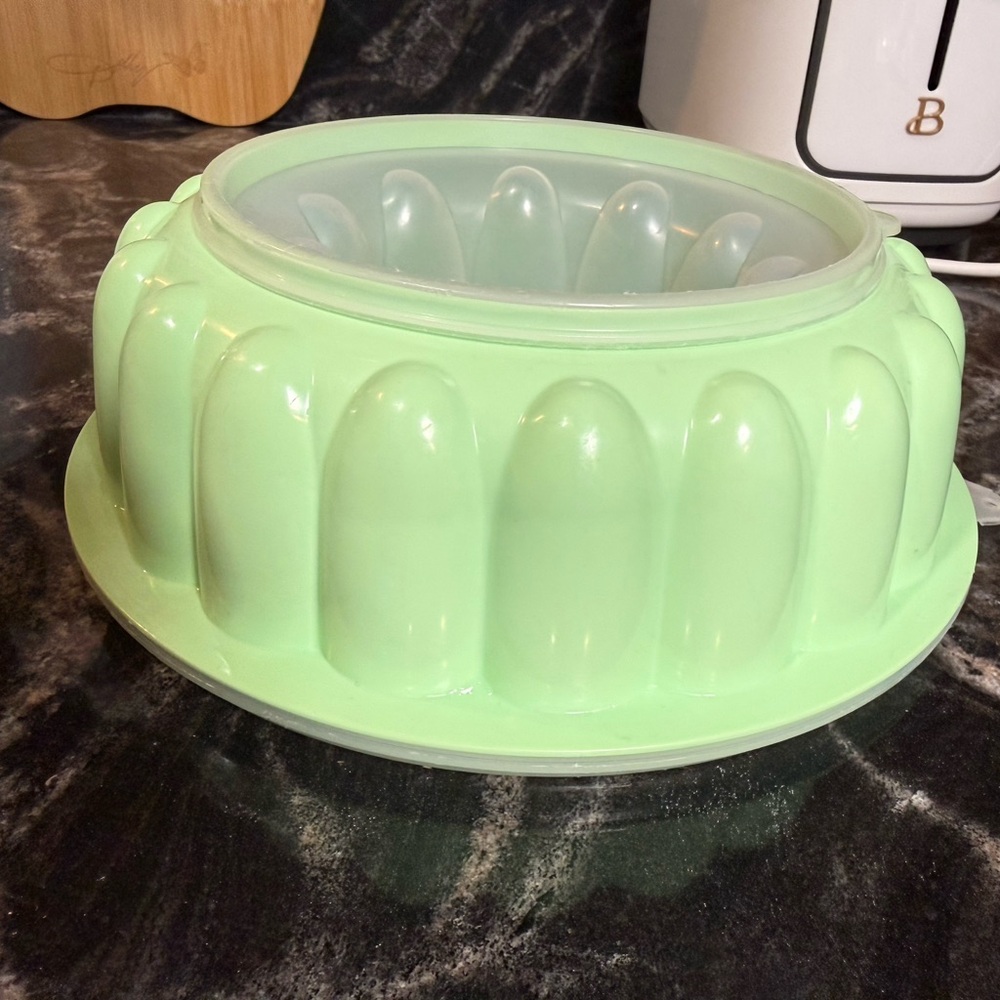 VTG TUPPERWARE JELLO MOLD RING #1201/1202 JADITE GREEN 3 PCS W/ LID JEL-A-RING - Picture 2 of 7